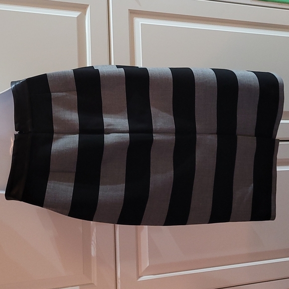 Banana Republic Grey Black Striped Skirt 4 - Picture 2 of 7